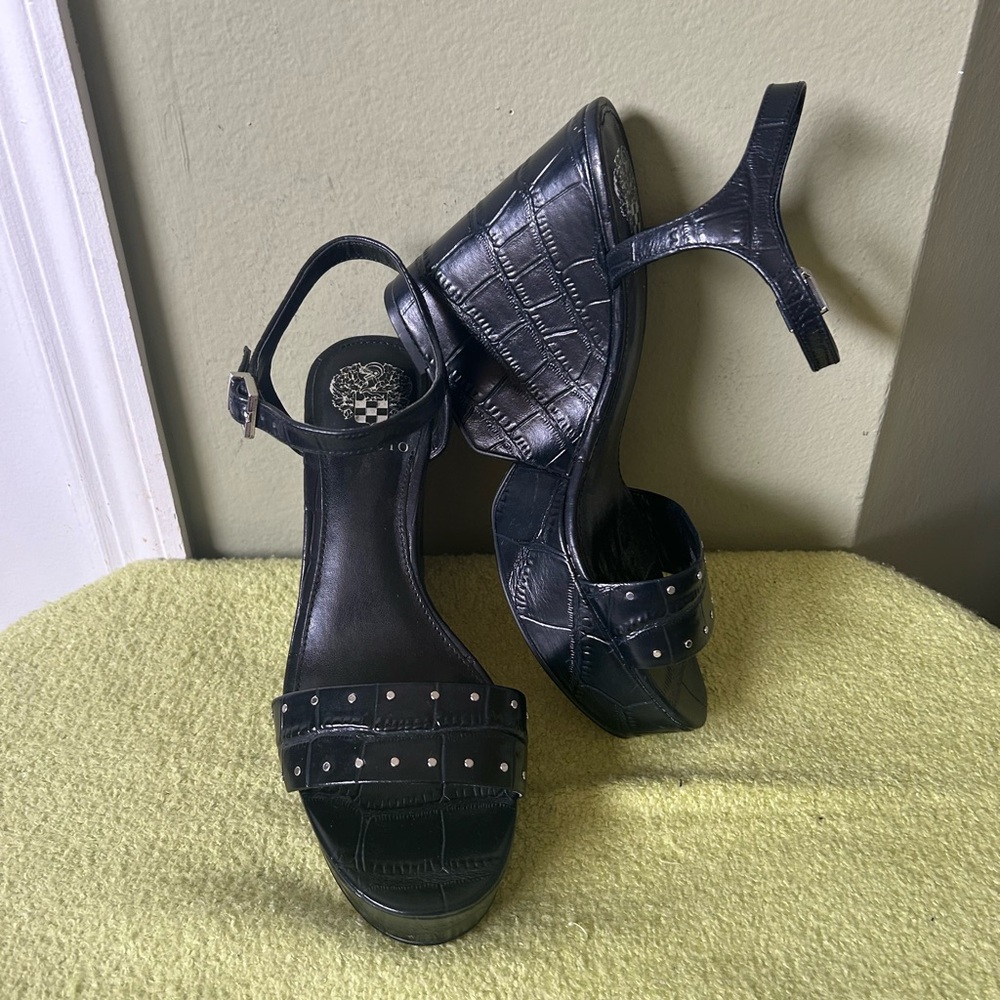 NWOB Vince Camuto Celvina Crep Croc Wedge Heels Sz 9.5